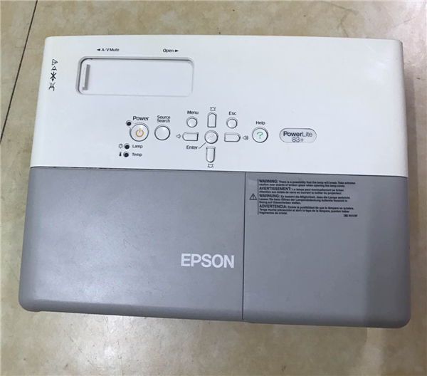Máy chiếu đã qua sử dụng Máy chiếu gia đình tập trung ngắn HD HDM Máy chiếu giảng dạy Epson 83 gửi rèm