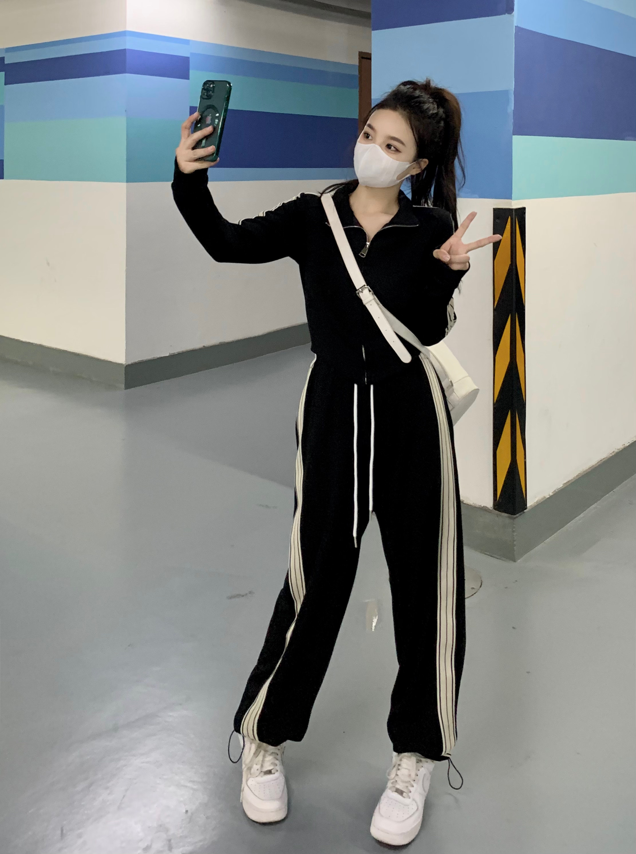 Стильные костюмы 大码休闲运动套装女秋季2025新款黑色显瘦外套高腰显瘦长裤两件套