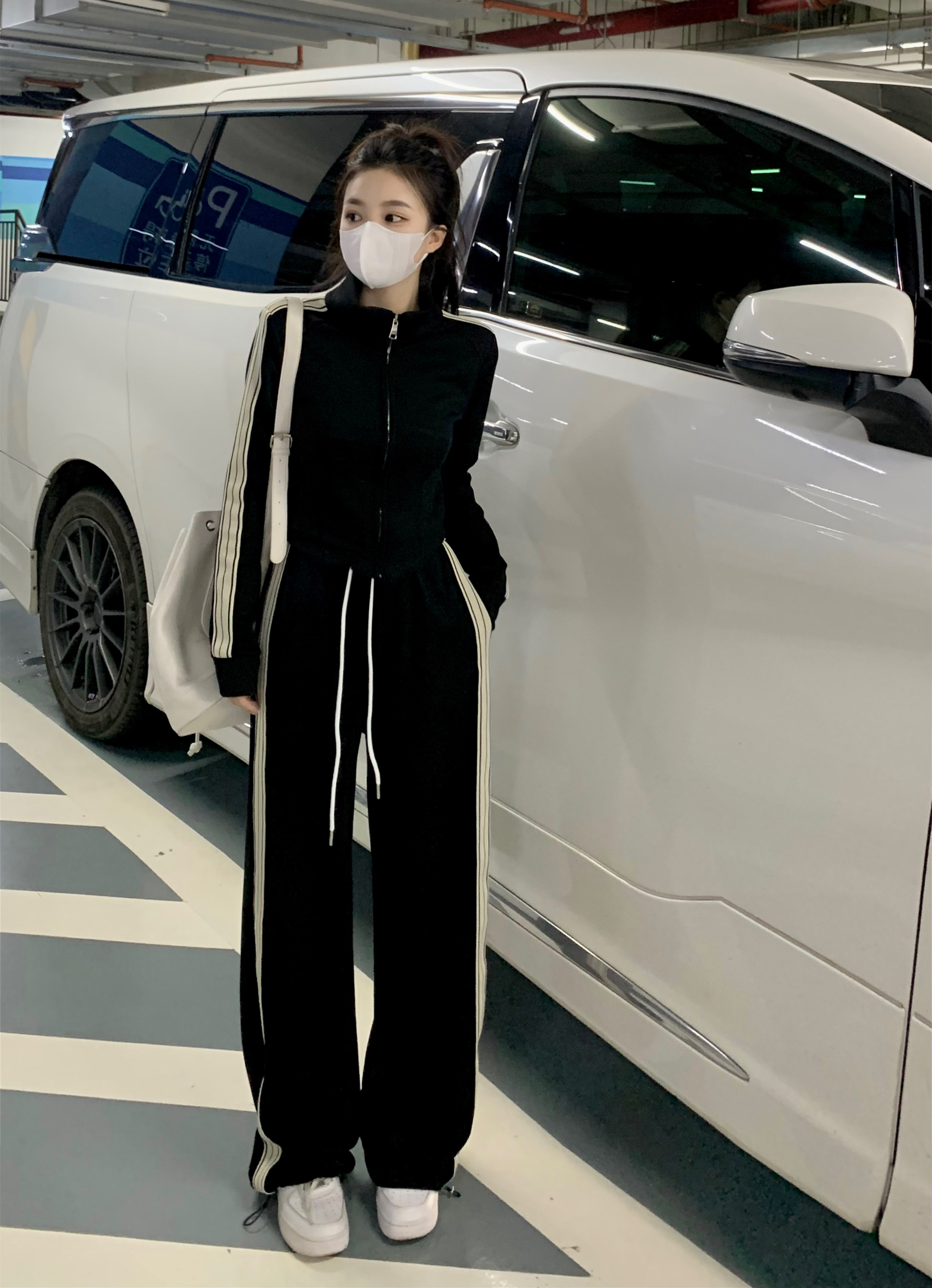 Стильные костюмы 大码休闲运动套装女秋季2025新款黑色显瘦外套高腰显瘦长裤两件套