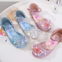 Children's Snow Qi is in love with Princess Sasha's shoes