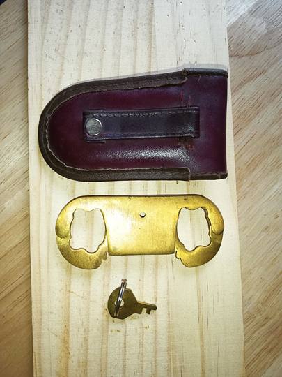 Divers inventaire tout neuf d'anciennes serrures et boucles de pouce en laiton des années 60 et 70. Chacun est livré avec une clé et un sac fidélité !