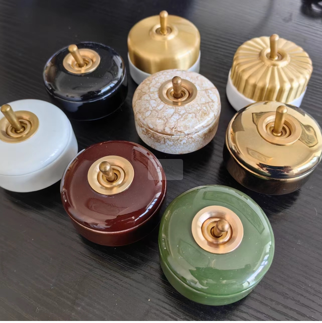 Vintage Brass Ceramic Base Hand-Operated Japanese-Style Surface-Mounted Round Switch Single-Pole Double-Throw Antique Lever White