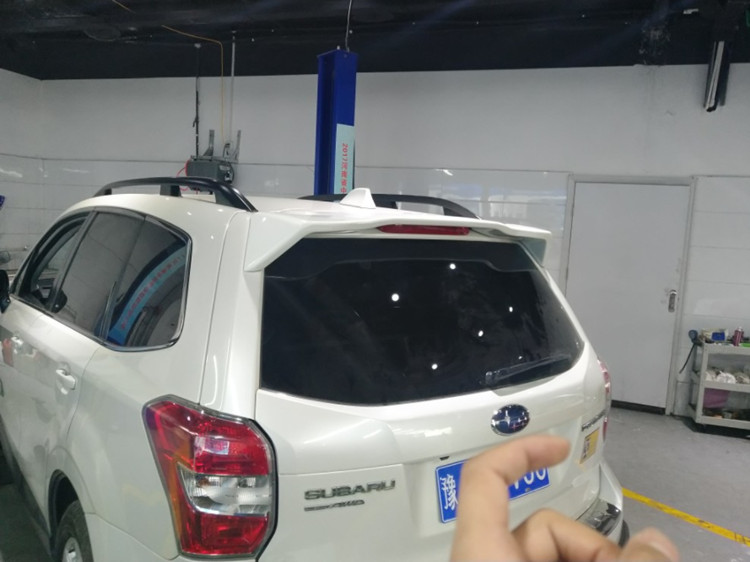 Subaru Forester cánh sau sửa đổi 13-18 14 cánh trên 15 xuất hiện sửa đổi ban đầu nhà máy miễn phí đấm 16 17 cánh gió xe ô tô