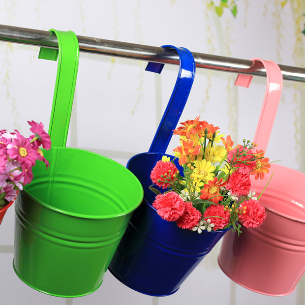 Xô sắt màu xô nhỏ xô sắt thùng thùng sắt treo xô ban công móc thùng móc hoa bình - Vase / Bồn hoa & Kệ bình cắm hoa hồng