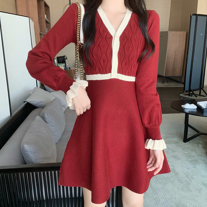 Knitted Ocean Dress Lady Autumn Winter Small SubHepburn Small Black Dress Long Sleeve V Collar Collision Color Inner Hitch Underskirt A Character Dress