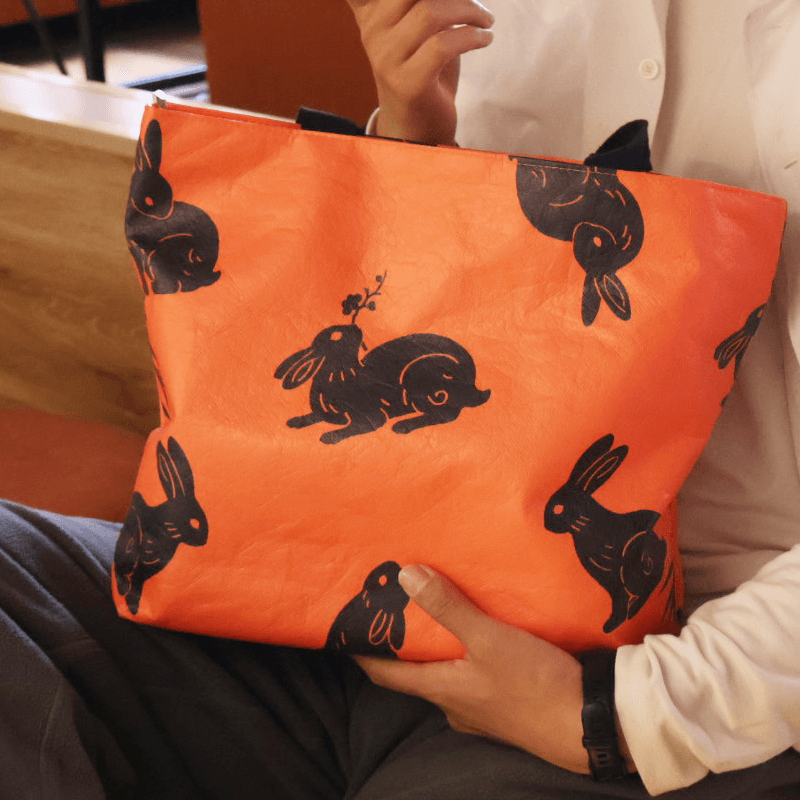 [Tansheng] Waterproof Kraft Tyvek Shoulder Tote with Canvas Lining, Mo Qilin or Moon Rabbit Print - Thumbnail 5