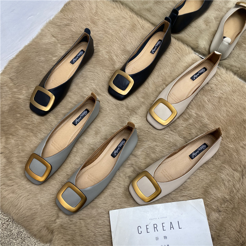 Temperament gentle single shoes ~ ultra soft Korean version metal square button head flat bottom flat work shoes Han version Bean Bean Shoes Woman