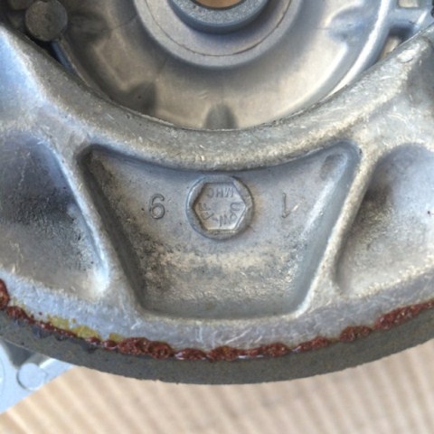 Áp dụng cho việc xây dựng trống phanh phía sau Yamaha Tianjun YB125SP che chở cổ xưa với má phanh màu trắng - Pad phanh má phanh dầu xe máy