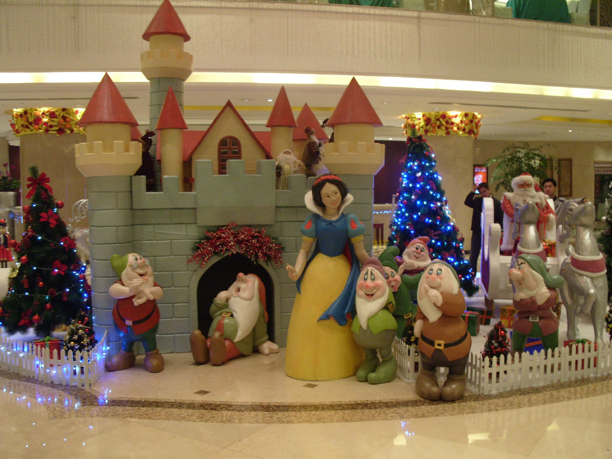 Christmas Seniors Festive Decorations Snowman Castle Mall Stage Shop Window Arrangement Decorative Prop Foam Sculpture 6