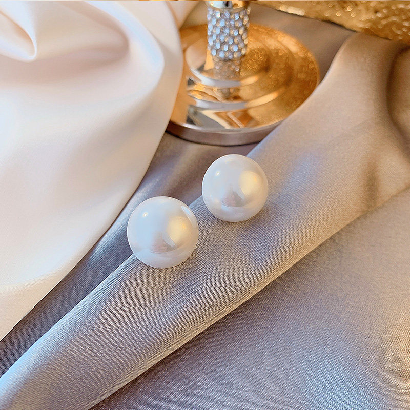 Large Pearl Ear Clip Without Earhole Women's Mosquito Coil Pan Retro Style Harbor Wind Earrings Sensonian SUPER FAIRY Earrings Shot