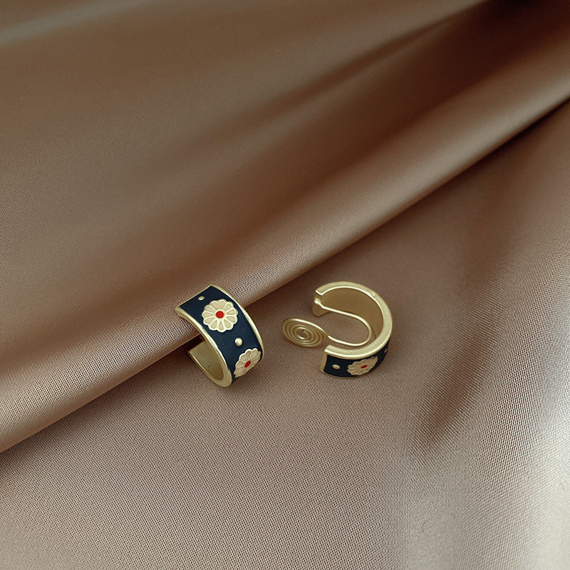 Earrings Small Crowddesign Sensation 2022 New Tide Superior Ear Needle Small Ear Loops of Mosquito Coils Ear Clips Without Earle