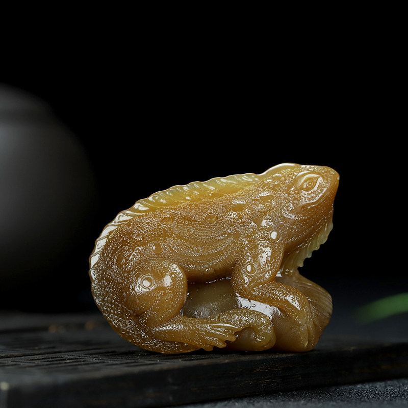 Xinjiang and Tian jade and the weekend sugar lizard pendants and men and women's pendants pendants are now more than 38 76g