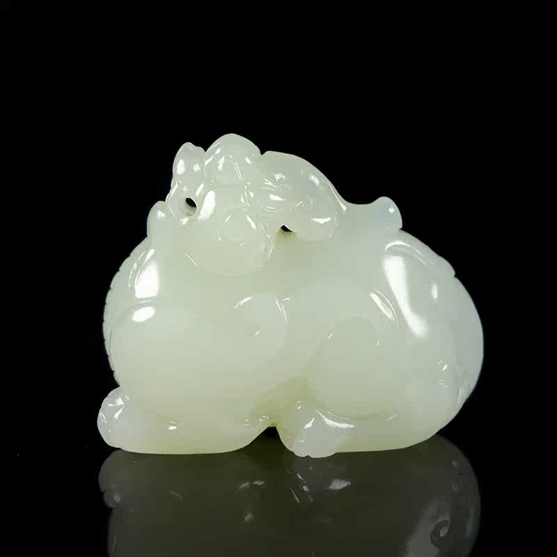 Xinjiang and Tian jade Kirin pendant pendant male and female with natural jade necklace Rumbling jade pendant 29 76g