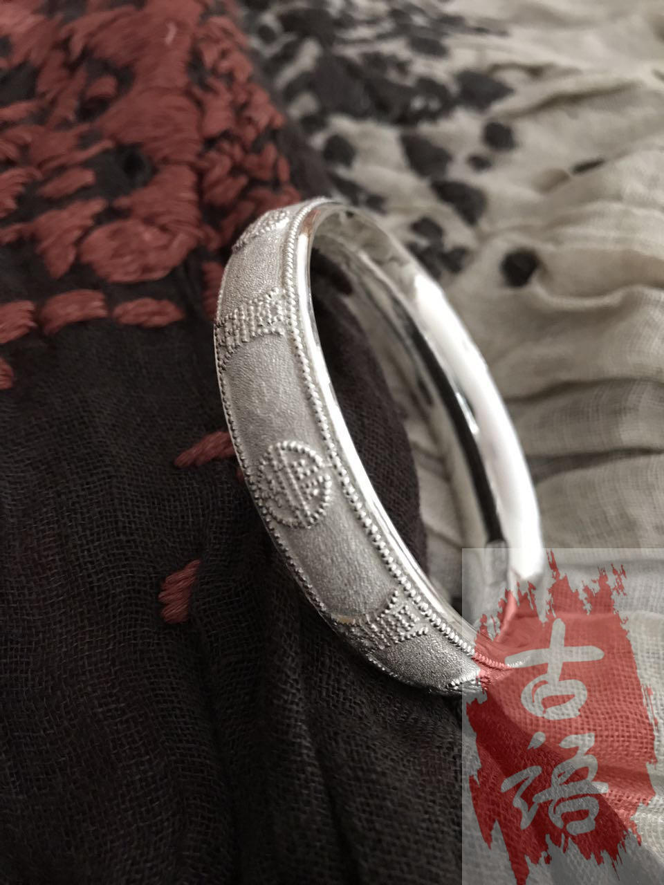 Original handmade boutique ancient English workshop embossed bracelet (annual wheel) customized S999 embossed shouword