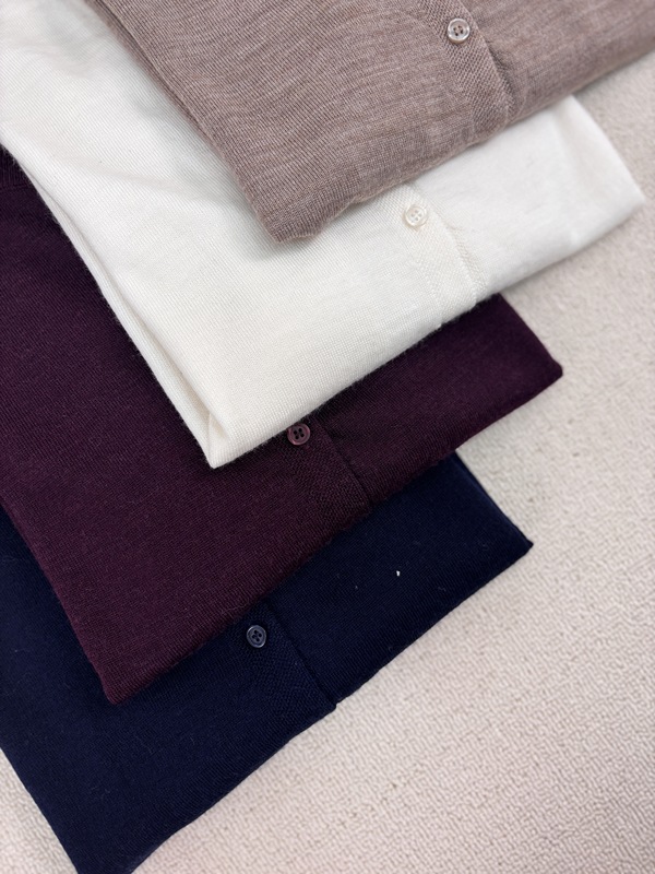 Foreign Order ~ Remove Label ~ 100% Merino Wool Cardigan