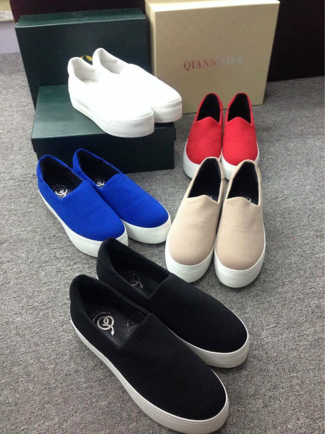 2018 mới da căng vải dày dưới miếng bọt biển bánh giày của phụ nữ thoải mái thấp để giúp lười biếng giày thường phẳng Lok Fu duy nhất