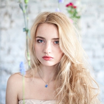 Ukraine Beautyspot original girl tide brand handmade blooming flower blue demon drop necklace spot