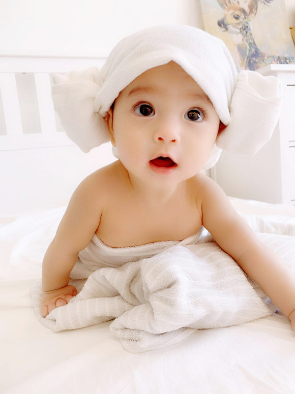 Cute baby poster baby pregnant pregnant woman with beautiful baby picture picture poster with big child teaching photo wall sticker