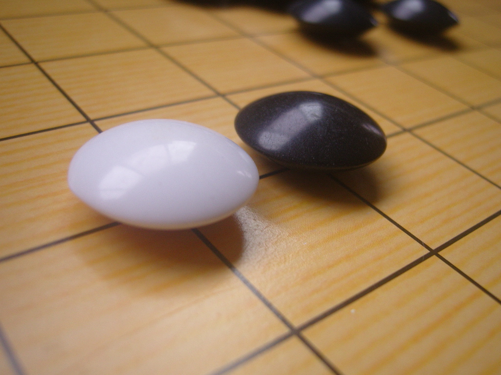 Plastic Day-style Go thickens double sided convex pawns large number standard double-sided convex adult Go bright light scattering seed 22mm