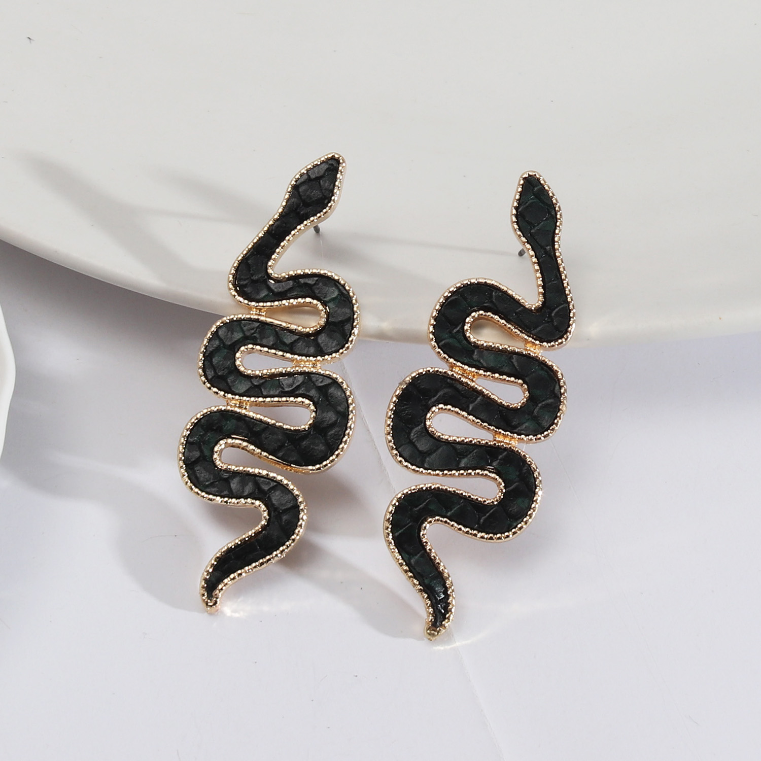 1 Paire Style Vintage Serpent Alliage Incruster Pu Coquille Femmes Boucles D'oreilles display picture 3