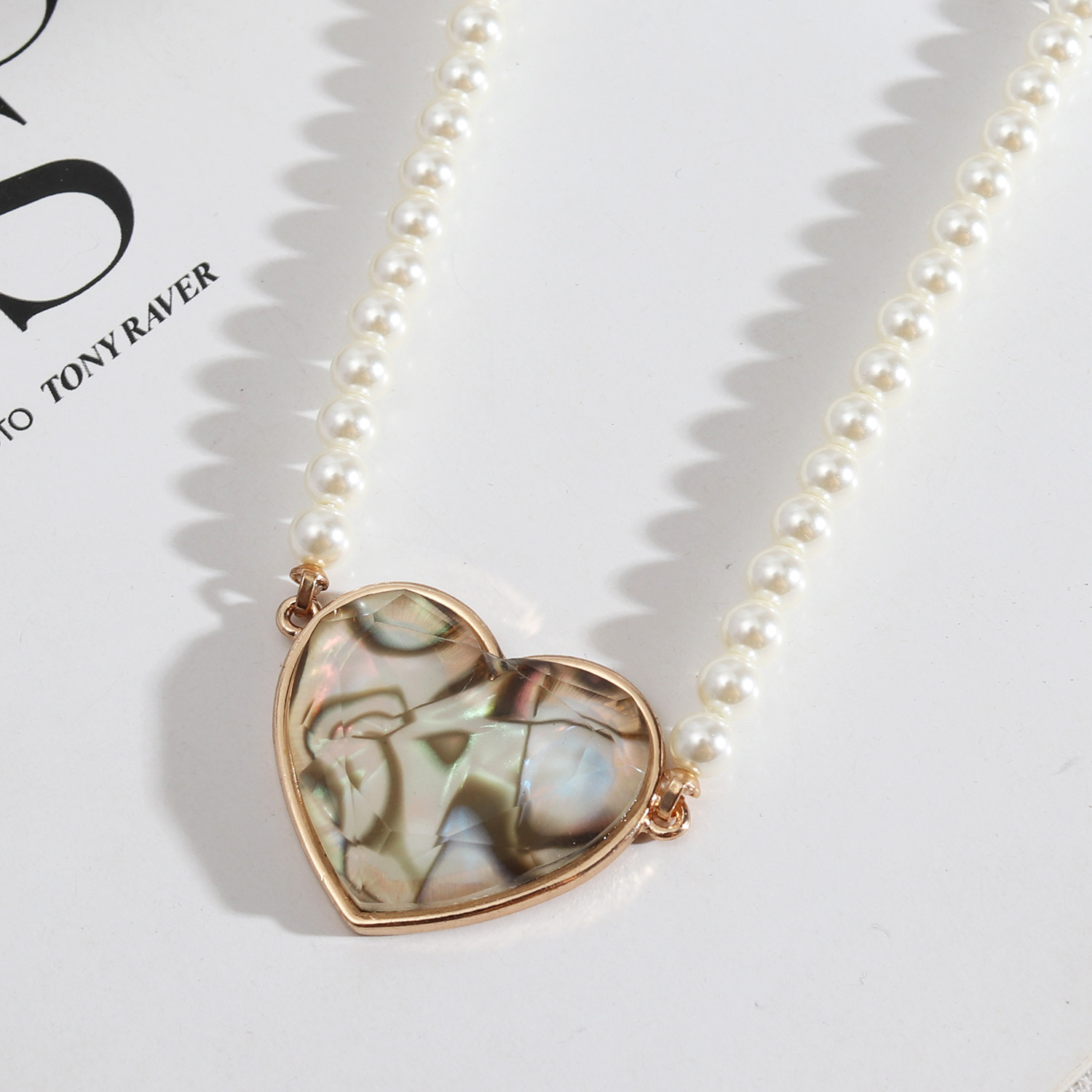 1 Piece Simple Style Heart Shape Beaded Alloy Pearl Inlay Shell Women's Necklace display picture 2