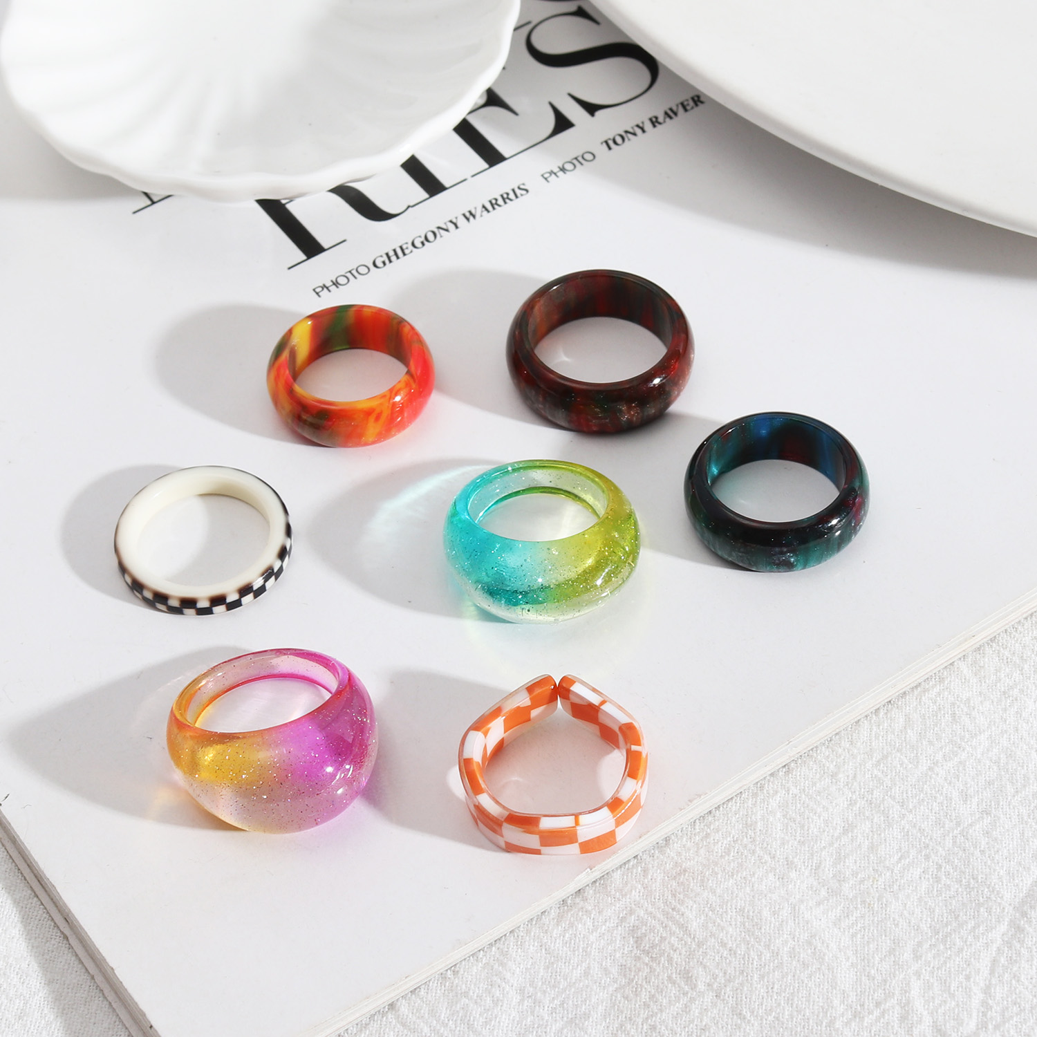 1 Piece Simple Style Circle Gradient Color Arylic Resin Women's Rings display picture 1