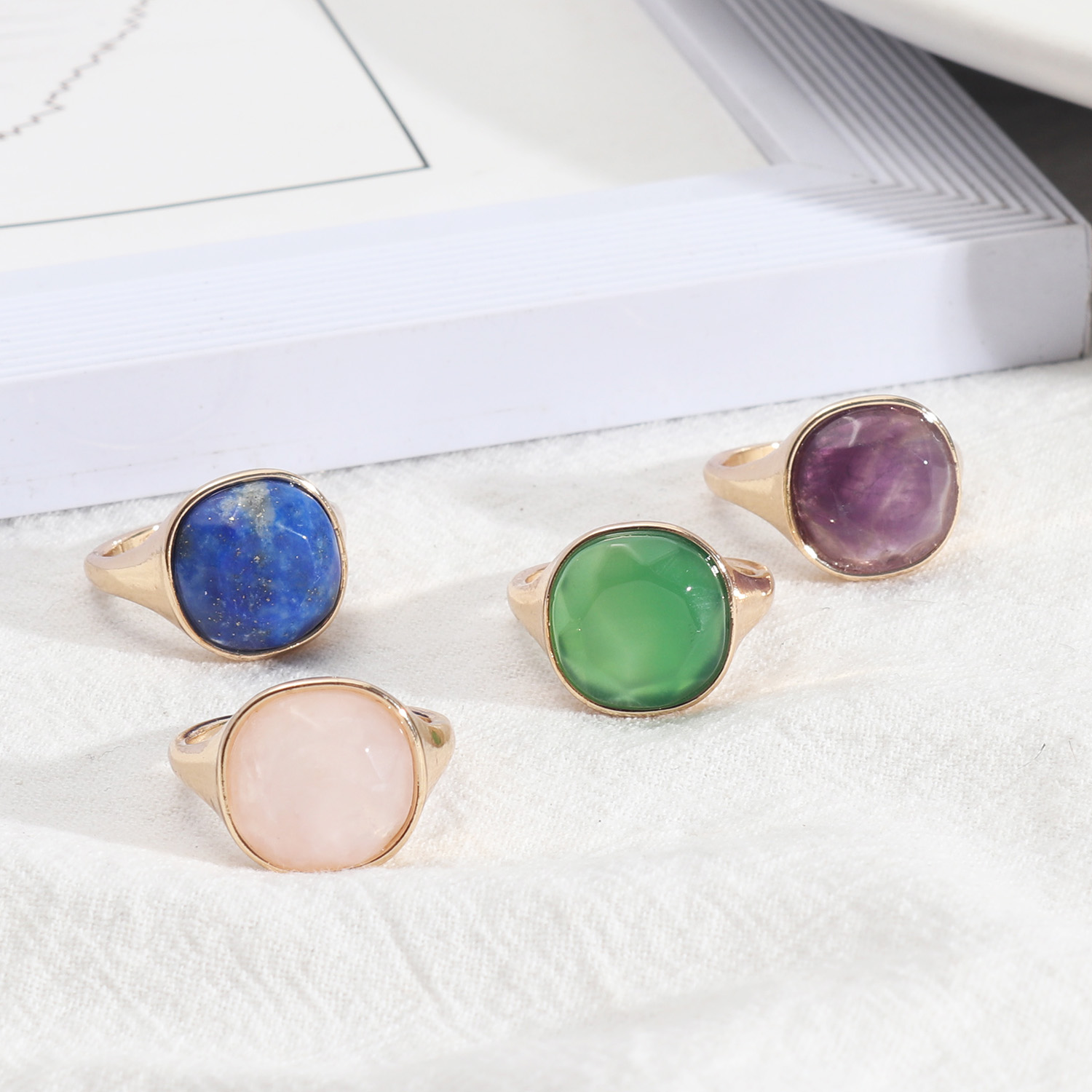 Vintage Style Round Alloy Inlay Natural Stone Women's Rings display picture 3