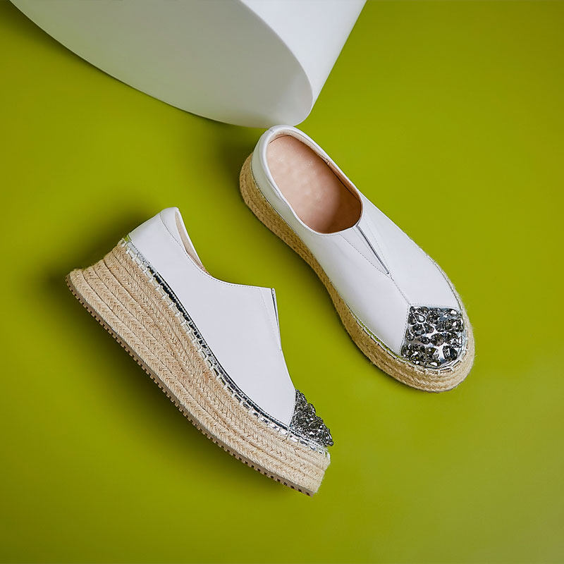 Thick-soled rhinestone straw loafers women's 2021 European and American spring and autumn Joker leather a pedal sponge cake shoes casual shoes