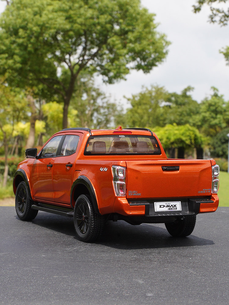 1:18 Scale Original Isuzu D-Max Pickup Truck 2023 Model Truck Transport Vehicle Car Model