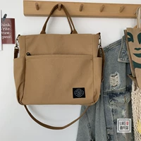 Коричневая молния на внешнем кармане 𫔀