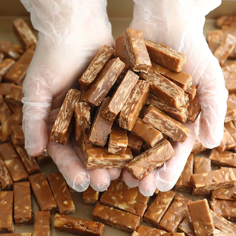 French-Style Sea Salt Almond Toffee, Popular Online Wedding Candy, Handmade Crispy Sweets, Crunchy and Non-Sticky French-Style Sea Salt Almond Toffee, Popular Online Wedding Candy, Handmade Crispy Sweets, Crunchy and Non-Sticky