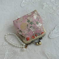 Розовый цветок граната, на фото