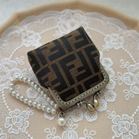 Светло -коричневый поддается картинкам