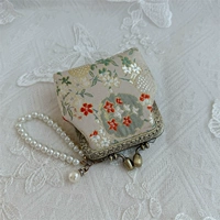 Бежевый цветок граната, на фото