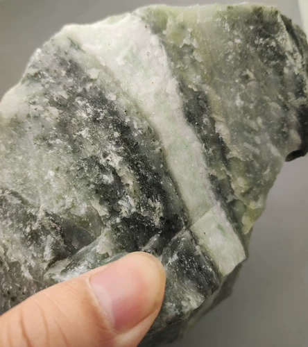 Природная руда из нефрита