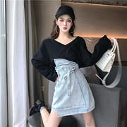 Mùa thu thời trang phụ nữ Hàn Quốc phiên bản của chic hoang dã phần ngắn eo cao tie denim váy + T-Shirt top hai bộ