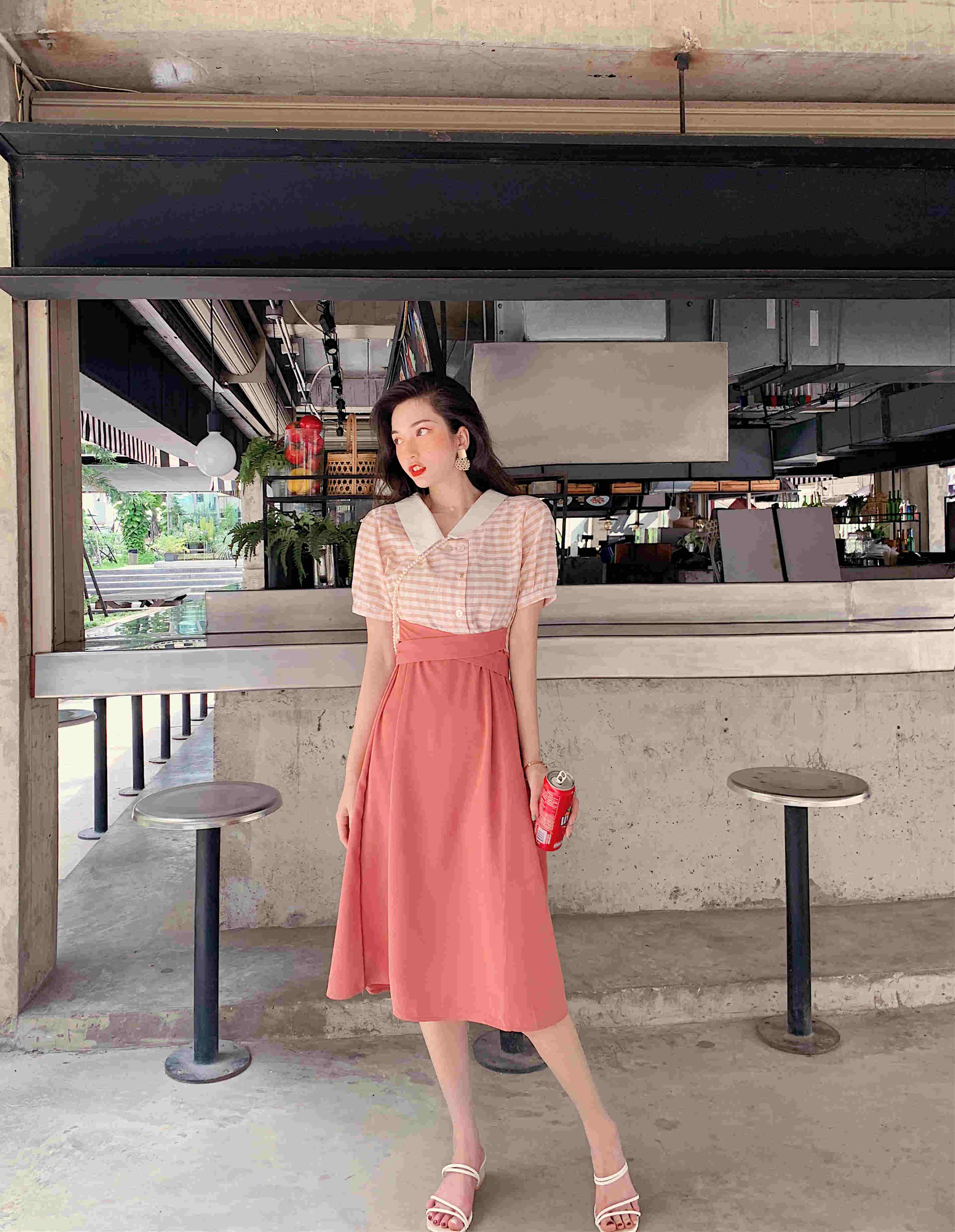 VK旗艦店 韓系復古格紋撞色氣質收腰娃娃領短袖洋裝