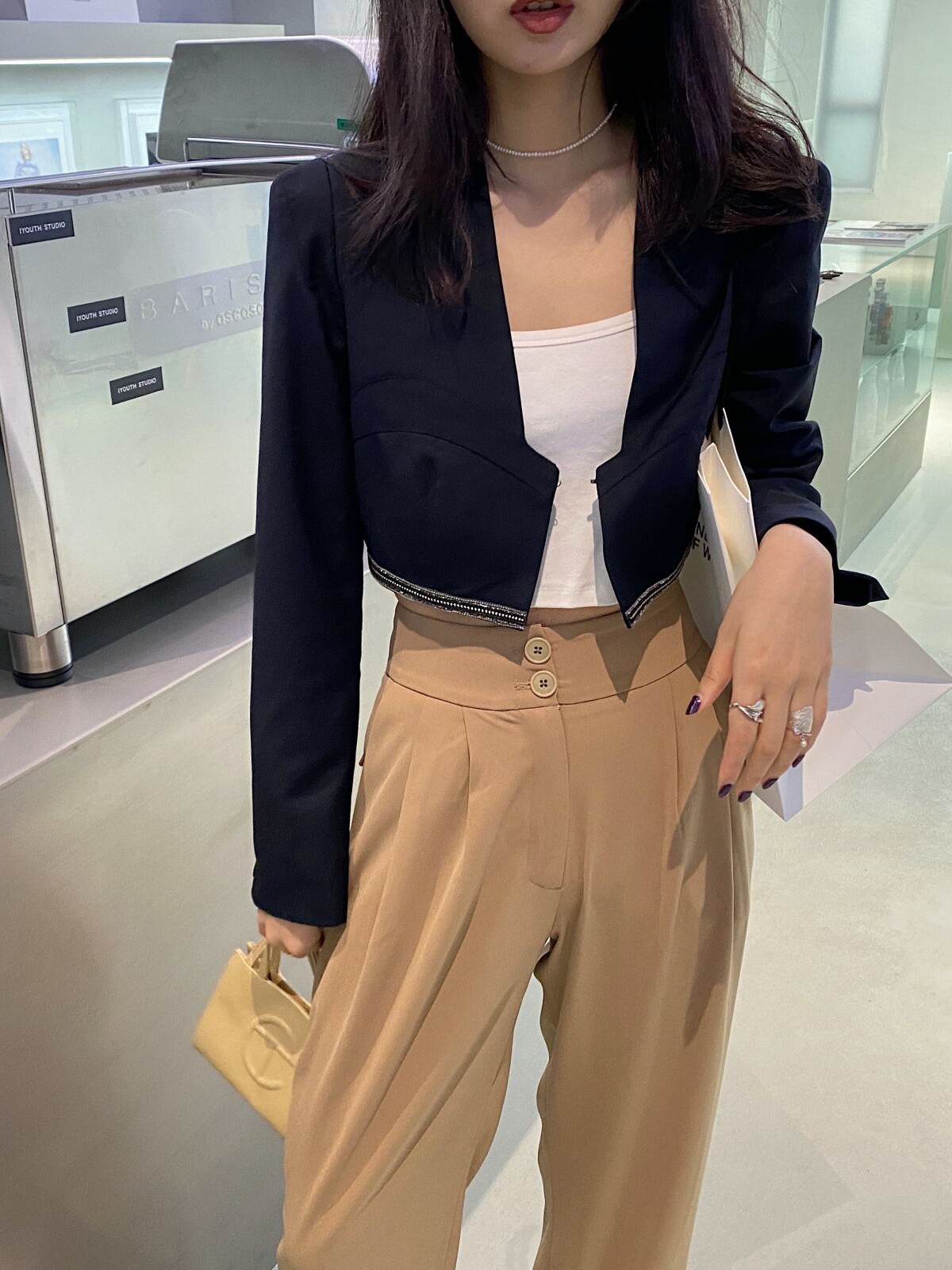 ACHI big also pool V-neck blazer women's autumn new black dark short sexy long-sleeved small suit