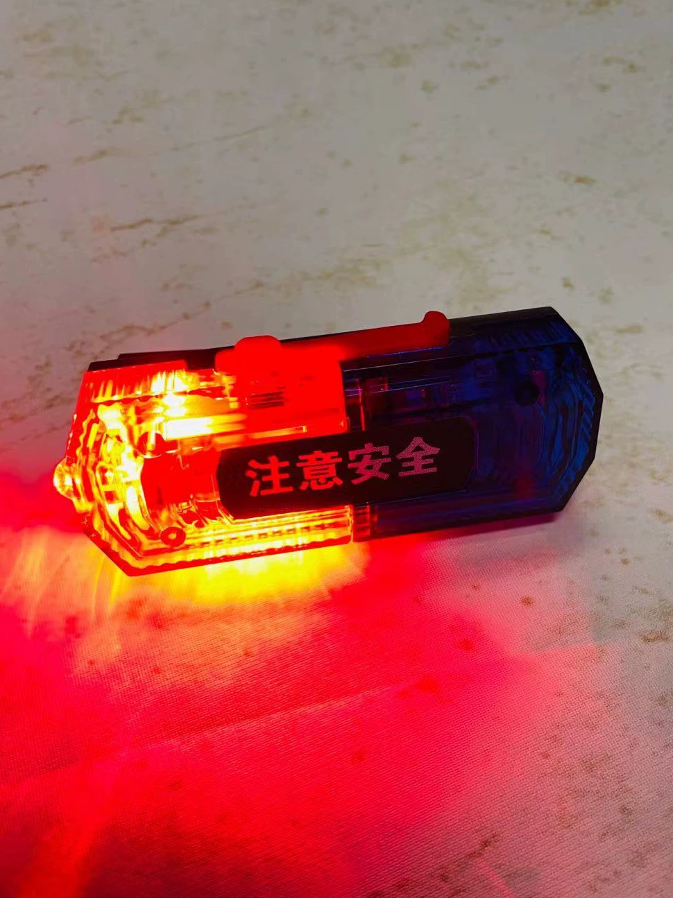 [Поясной светодиодный мигалка зарядка на плече для служебной охраны патрулирования с чувствительным к гравитации индикатором]