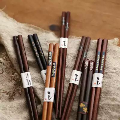 Mildew resistant solid wood chopsticks high temperature resistant machine washable Japanese sushi chopsticks pointed Home high grade 5 pairs gift box