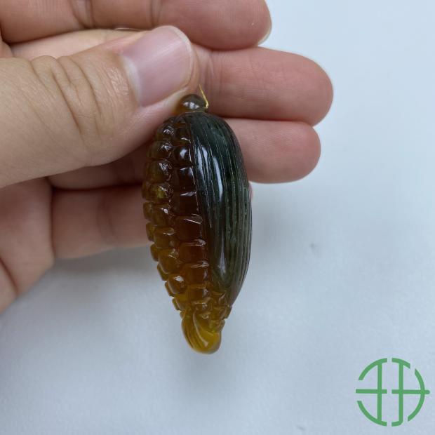 Natural jade Xiuwei jade king flower jade small corn collarbone chain a little red carnelian pendant jade pendant pendant necklace piece