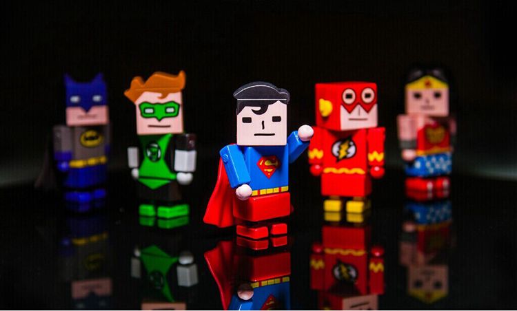 McDonald's September 30, 2015 launches Justice League Avengers hero Gongzai Lego Toys