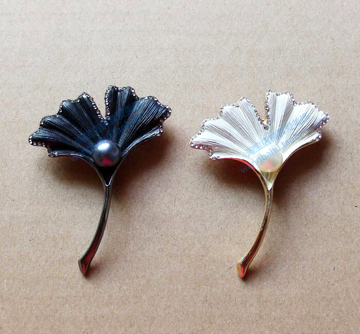 Thời trang phiên bản Hàn Quốc của một chiếc trâm lá dát hạt rhinestone ghim khóa pin trang sức huy hiệu khăn choàng khóa khóa áo gió - Trâm cài