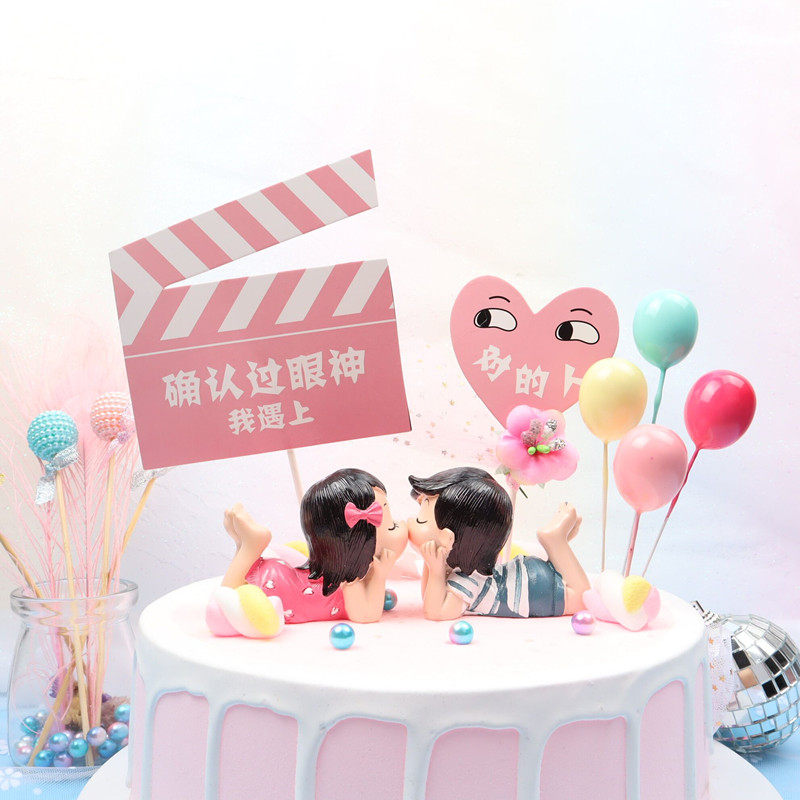 Sweet Valentine's Day Table white cake decoration lovers kiss-mouth doll cute male and female romantic Seven New Year's Eve coursework