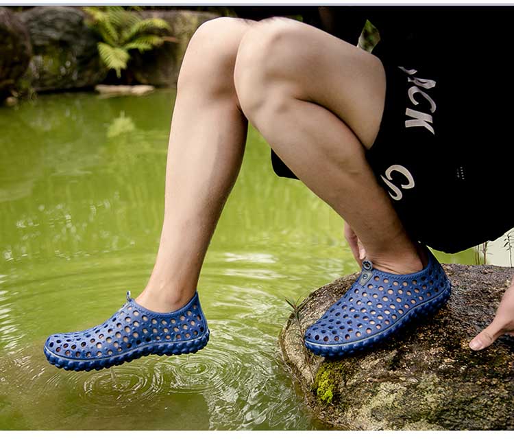 Mùa hè thoáng khí màu đen Baotou giày lưới bãi biển dép nhựa dép nhựa thanh niên một chân giày nam giày gucci nam