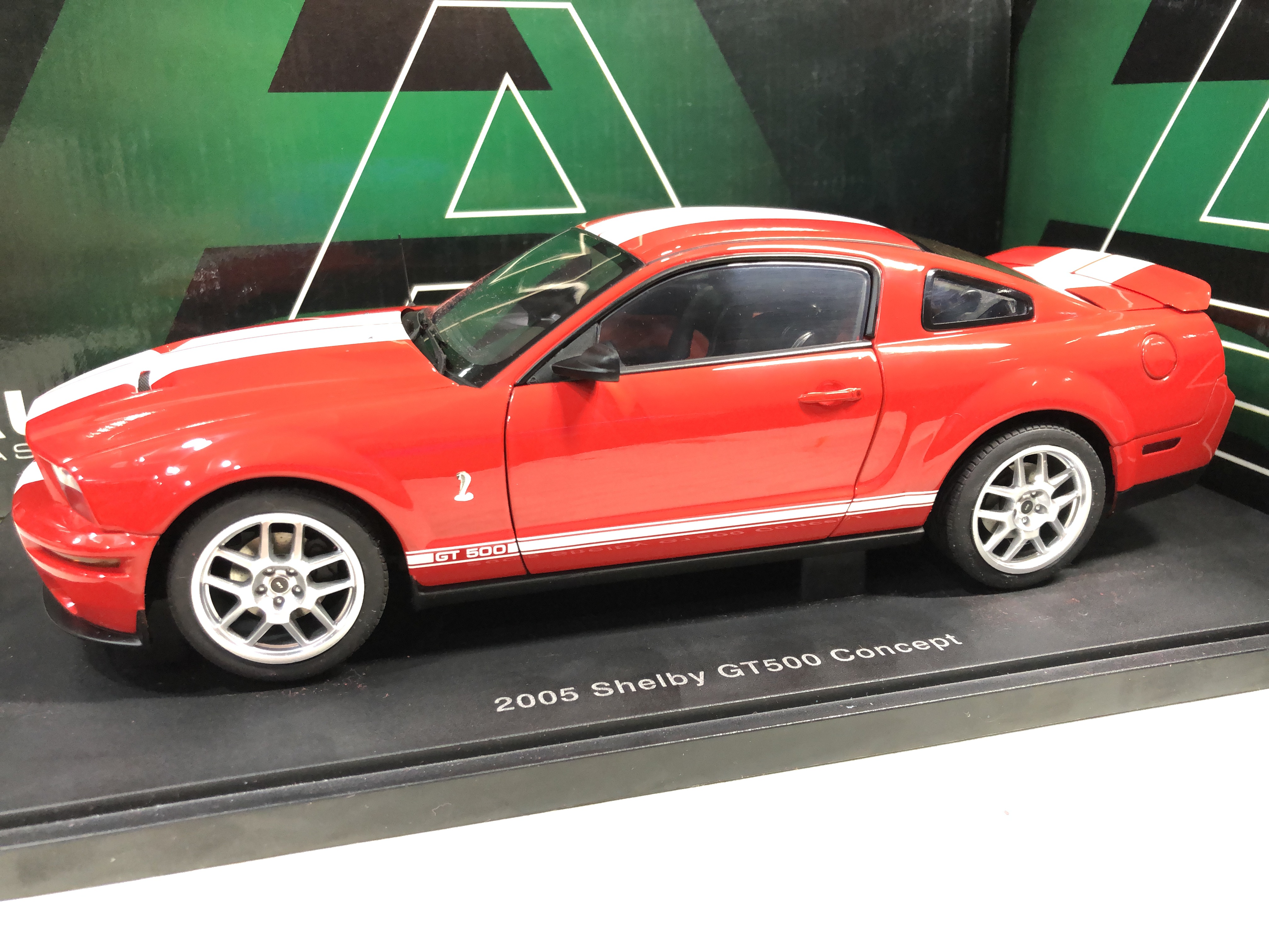 送料無料・名入れ彫刻 AUTOart 2005 Shelby GT500 Concept - crumiller.com