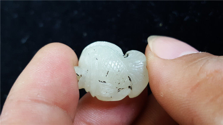 Liao Dynasty old and field jade fish pendant with pendant angle accessories not old white send ancient jade old Yugu playing necklace pendant accessories can be paired