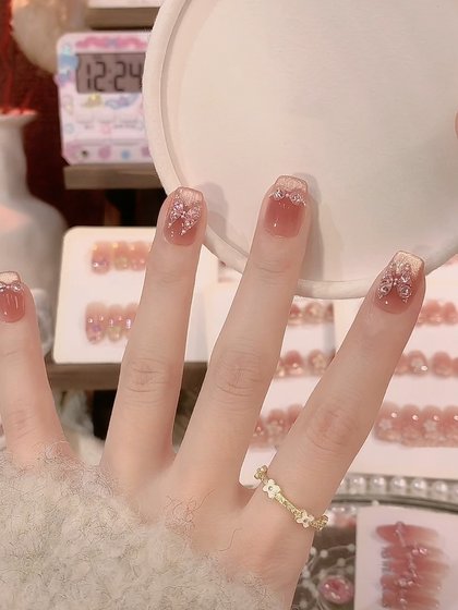 纯手工穿戴甲短款法式轻奢美甲2025新款高级感拍婚纱照指甲贴片