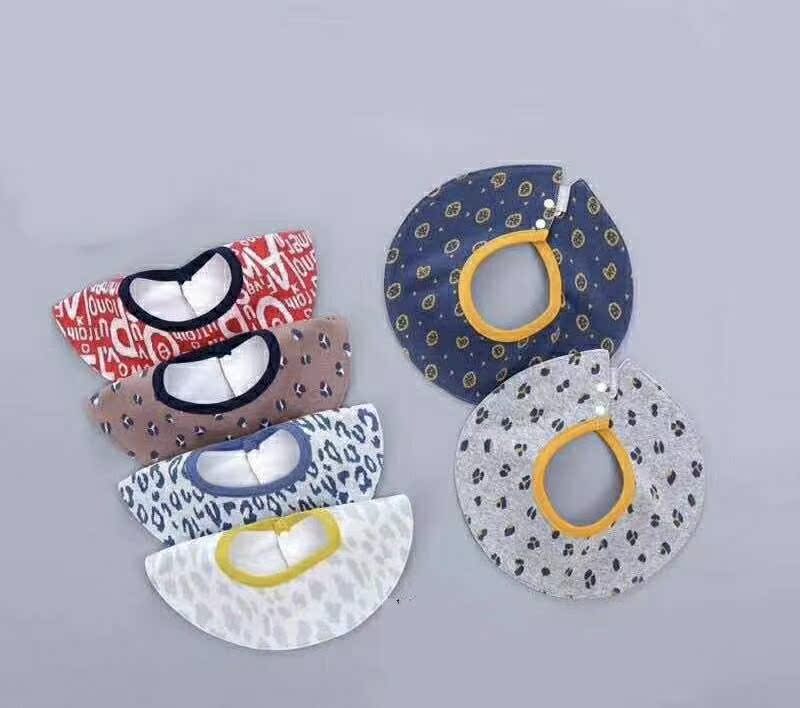 Heyot jacquard double-layer round bib with a baby saliva towel