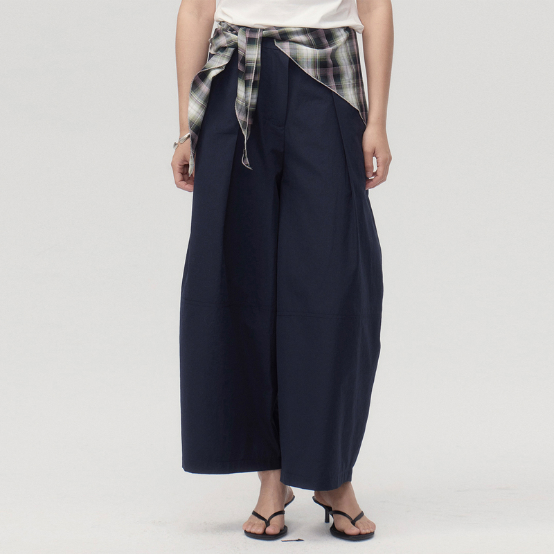 Hyffa Dark Navy Balloon Pants with Plaid Belt, Natural Waist, Loose Fit, Slimming, Cropped Wide-Leg Pants Hyffa Dark Navy Balloon Pants with Plaid Belt, Natural Waist, Loose Fit, Slimming, Cropped Wide-Leg Pants